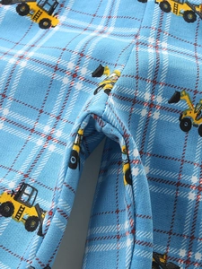 Short en coton tricoté pour garçons avec carreaux bleus et imprimé dessin d'excavatrice