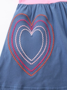 Abito da bambina in cotone a maglia con ricamo a cuore colorato multistrato