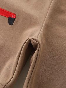 Kinder-Baumwollshorts mit Cartoon-Bus-Stickerei in Erdtönen und weichem Stoff-Finish
