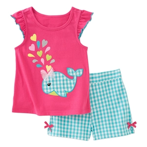 Ensemble été fille avec haut à volants fuchsia, broderie baleine et short à carreaux menthe