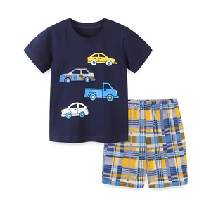 Ensemble d'été garçon t-shirt bleu marine avec voitures et short en coton à carreaux