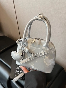 Sac Bandoulière Vintage en Cuir PU pour Femmes Sac à Main Minimaliste de Navettage avec Pendentif Coeur Chaîne en Métal