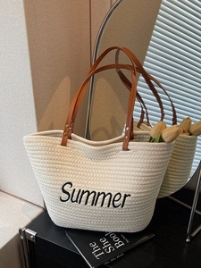 Grand sac cabas de plage tissé avec broderie Summer et anses en cuir marron