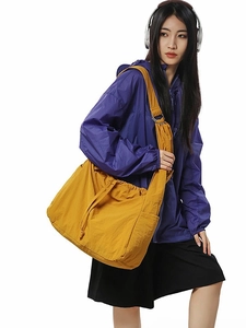 Grand sac bandoulière jaune moutarde en nylon froissé avec cordon de serrage casual