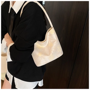 Detail view of beige jacquard tote bag featuring vintage floral patterns on a shoulder strap