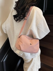 Sac Bandoulière Minimaliste en Nylon Multicouche pour Femmes Sac Polochon Mode Décontracté Sac d'Épaule Voyage Quotidien