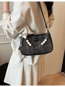 Sac sous le bras tendance en tweed noir avec chaîne en perles et pendentif nœud