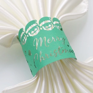 Rond de serviette en papier vert avec design de Noël découpé au laser et Père Noël
