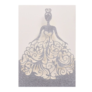 Faire-part de mariage argenté à paillettes avec découpe laser en forme de robe