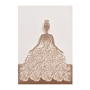 Détail de carte de mariage découpée au laser pailletée or rose avec silhouette féminine