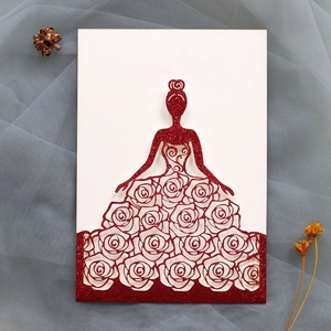 Détails de l'invitation de mariage avec robe découpée au laser et paillettes rouges