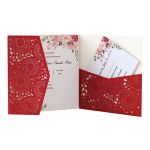 Faire-part mariage découpé au laser rouge pailleté avec carte florale et RSVP