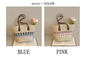 Détail de sacs fourre-tout tissés main en bleu et rose avec fines bretelles en cuir brun