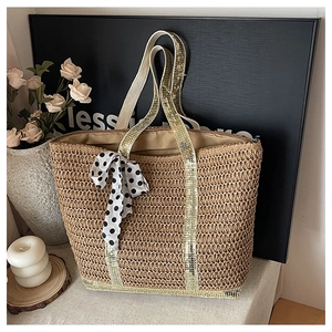 Sac cabas en paille avec paillettes dorées, foulard à pois et fermeture éclair en métal