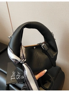 Mode PU Leder Hobo Schultertasche Für Damen Kleine Litschi-Muster Handtasche Mit Satin-Schal Dekor Umhängetasche