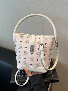 Elegant off-white bucket bag with letter print, round handle and adjustable shoulder strap