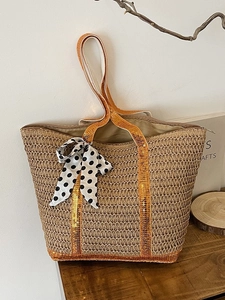 Sac fourre-tout en paille d'été avec poignées à paillettes et nœud en soie à pois