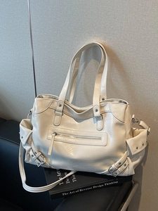Retro cream-colored large tote bag with decorative rivets and front zipper pockets