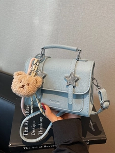 Sac Bandoulière Tendance en Cuir PU pour Femmes Motif Lychee Petit Sac Carré Avec Boucle Étoile et Pendentif Ours en Peluche