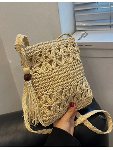Sac Bandoulière en Paille Tressée pour Femmes Motif Floral Creux Avec Glands Perles de Bois Sac de Plage Été