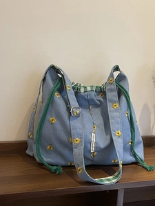 Women Large Capacity Canvas Bucket Bag Floral Cherry Embroidery Drawstring Crossbody Bag Plaid Lining Casual Shoulder Bag Daily Tote