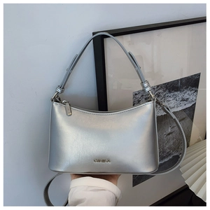 Detailed view of silver metallic bag with smooth zipper and G&HEKA branding logo