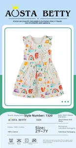 Détail d'une robe d'été pour fille en coton blanc avec motifs de cygnes colorés