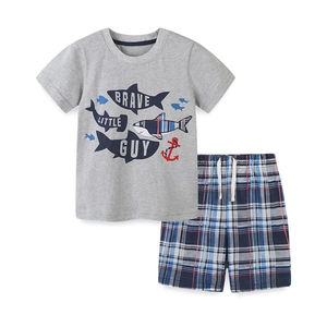 Ensemble d'été en coton pour garçons avec t-shirt imprimé requin et short à carreaux