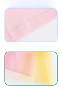 Dettaglio cucitura manica in cotone rosa e gonna in tulle arcobaleno multistrato