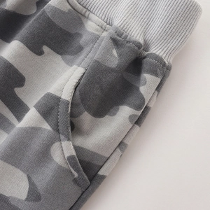 Pantaloni sportivi mimetici per bambini con vita elasticizzata a costine e tasche laterali