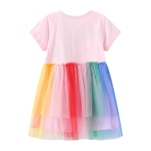 Abito rosa a maniche corte per bambina con gonna in tulle arcobaleno per l'estate