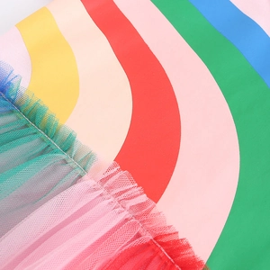 Abito da principessa per bambine con stampa arcobaleno, volant in rete e motivi a onde