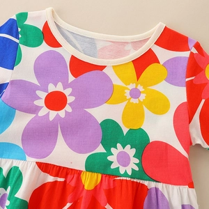 Vestito estivo da bambina in cotone a fiori colorati con gonna a pieghe chic