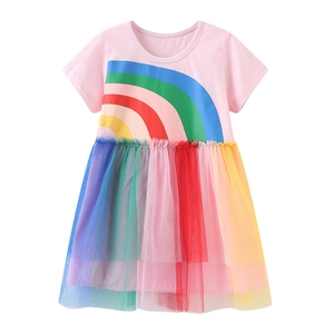 Abito da principessa rosa con stampa arcobaleno e gonna in tulle colorato