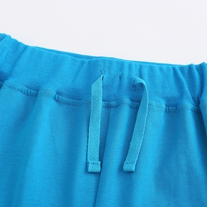 Short pour garçon en coton tricoté bleu ciel avec taille élastique et cordon de serrage