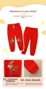 Détails du jogging rouge pour enfant avec broderie renne et poignets de cheville