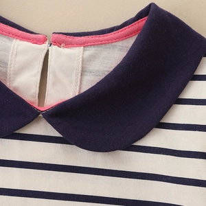 Robe rayée pour fille avec col Peter Pan bleu marine et détails de passepoil rose
