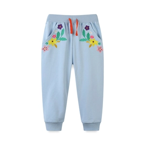 Pantalones deportivos azul claro para niña con bordado floral y cordón naranja