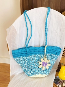 Handmade Straw Woven Shoulder Bag For Women Contrast Color Gradient Beach Vacation Tote Bag With Flower Pendant Fashion Handbag