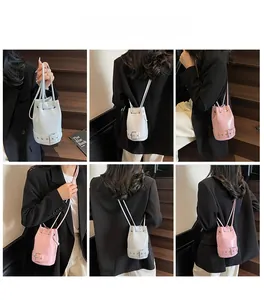 Détails de petits sacs seaux bandoulière en cuir verni brillant blanc et rose