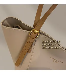 Détail macro de la boucle en métal doré et des coutures en cuir de qualité du sac