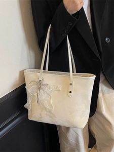 Minimalistische beige Schultertasche aus Kunstleder mit eleganter Organza-Schleife