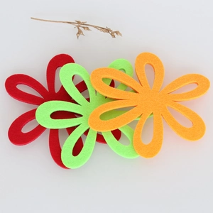Set of 3 flower-shaped felt coasters in red, green and orange with laser-cut design