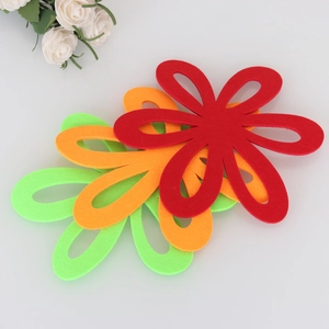 Three-piece set of flower-shaped felt heat-insulated coasters in red, orange, and green