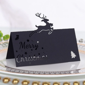 Detaillierte lasergeschnittene Rentier-Platzkarte in Schwarz mit Merry Christmas Schrift