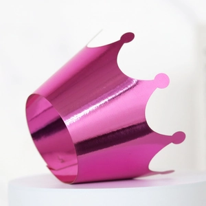 Détail du contour de cupcake couronne rose avec finition miroir et éclat métallique
