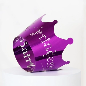Dettaglio pirottino cupcake a corona principessa viola metallizzato con stelle