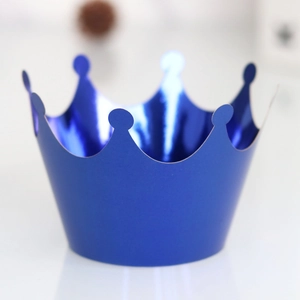Détail du contour couronne bleu métallisé pour décoration de cupcakes d'anniversaire