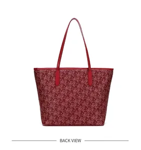 Rückansicht der roten New Chinese Style Tote Bag mit Ruyi-Wolkenmuster und Tragegriffen