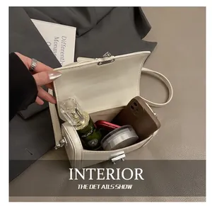 Internal capacity of the cream-white leather crossbody bag with silver buckle